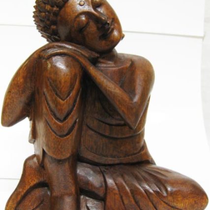 Statua realizzata a mano di Buddha seduto. Acquistala su Ethnik